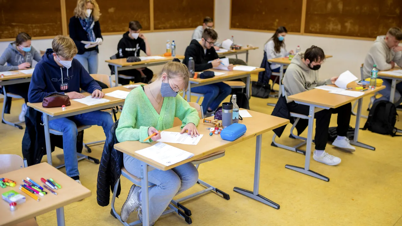 Elevii cer 4,7% din PIB pentru învăţământ: Educaţia din România nu e Cenuşăreasa
