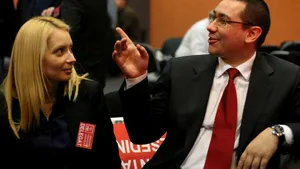 Predoiu către Ponta: Rugaţi-o pe soţia dumneavoastră să vă educe