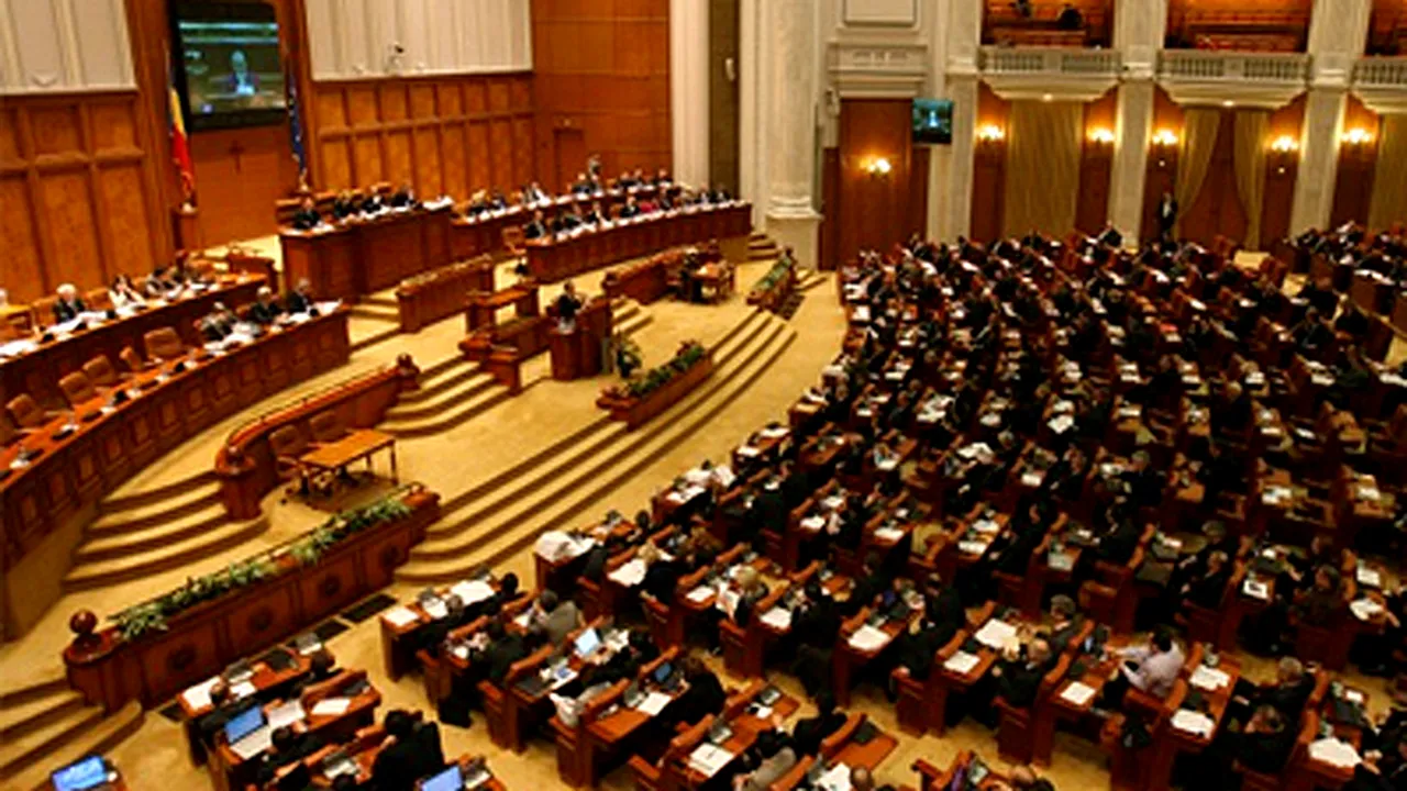 Senatul şi Camera Deputaţilor se reunesc, miercuri, pentru votul de învestitură a noului Guvern Boc