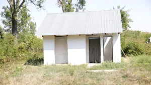 România anului 2019: Mii de elevi merg şi în noul an şcolar la toalete în curte 