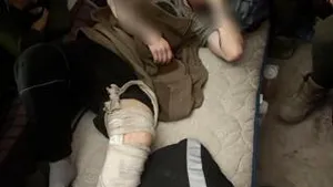 Primele imagini de groază de la spitalul din oţelăria Azovstal: oameni cu picioare rupte trataţi în spaţii dărăpănate

