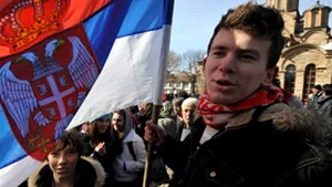 Sârbii din Kosovo incendiază un punct de trecere a frontierei