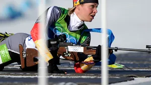 Germanca Magdalena Neuner, campioană olimpică în proba de biatlon 12,5 km, Eva Tofalvi - locul 24
