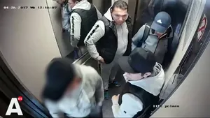 Trei bărbaţi, bănuiţi de tâlhărie în Amsterdam, căutaţi de poliţiştii români. Imagini surprinse de camerele de luat vederi | VIDEO