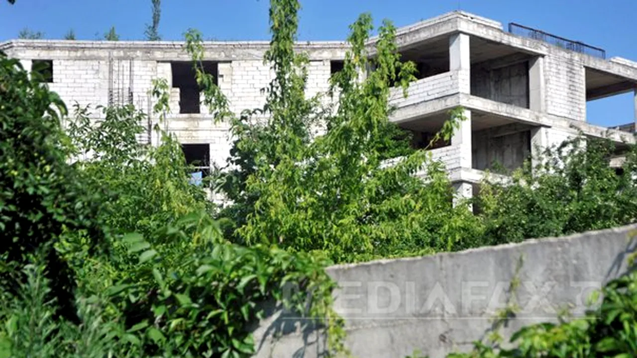 REPORTAJ: Construcţia spitalului de urgenţă Cluj, abandonată de 18 ani. Ruinele sunt pasate între autorităţi - FOTO