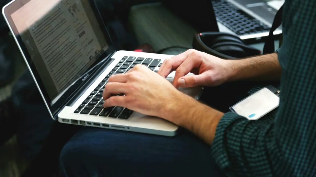 Tinerii iau cu asalt piața muncii. Aplicațiile au crescut cu 45% într-o singură lună