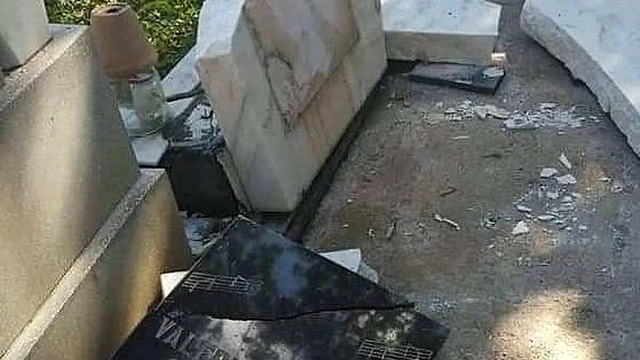 Incident SCANDALOS: Mormântul unui fost mare cântăreţ din România a fost vandalizat | FOTO