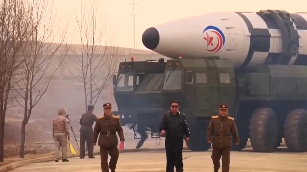 Coreea de Nord a construit o nouă instalație nucleară. Câte focoase ar putea adăuga la arsenalul lui Kim Jong-un
