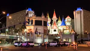 ATACUL armat din Las Vegas: 42 de arme de foc, descoperite în camera de hotel şi în casa atacatorului/ Cel mai nou bilanţ: 59 de morţi şi peste 500 răniţi / MAE: Un cetăţean român a fost rănit | VIDEO