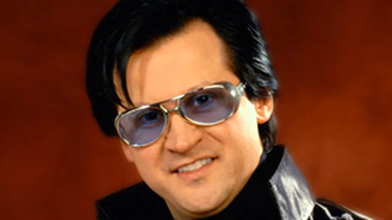 Preot român din Italia îi venerează pe Dumnezeu şi pe Elvis