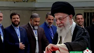 COMENTARIU Lelia Munteanu: Ayatollahul Khamenei – obligat să aleagă între două inconveniente