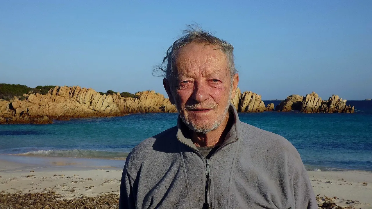 Sfaturi despre izolare de la un Robinson Crusoe italian. Mauro Morandi e unicul locuitor al unei insule de peste 30 de ani