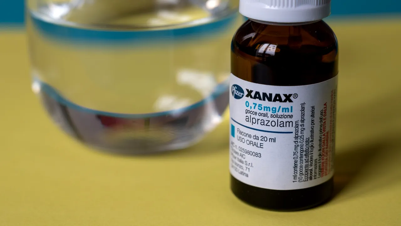 Xanax şi Codeină: Psihotrope din filme, livrate prin curier şi în Bucureşti