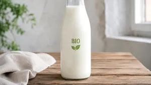 Producția de lapte bio se prăbușește. AUR propune o subvenție de 2 lei pentru fiecare litru produs