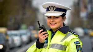 Mesajul Poliţiei Române pentru şoferii care merg cu luminile de ceaţă aprinse: „Proiectoarele de ceaţă aprinse tot timpul nu-ţi fac maşina mai frumoasă”