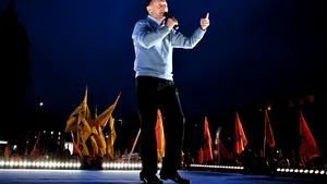 Băsescu: La Revoluţia de la Timişoara, Dincă a fugit tot prin spate, ca Geoană în 2009