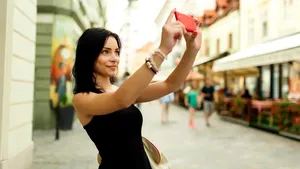 Care este impactul reţelelor de socializare online asupra copiilor şi cum le influenţează fericirea. Studiu pentru părinţii îngrijoraţi 