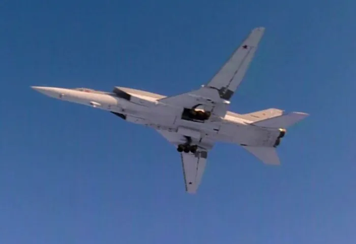 EXTERNE Bombardiere strategice ruse TU-22M3 au patrulat deasupra Mării Negre, escortate de avioane de vânătoare