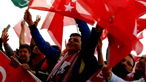 Turcia trebuie să investigheze ”presupusele nereguli” ale referendumului -  Comisia Europeană
