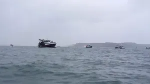 Guvernul britanic vrea să oprească traficul de imigranţi pe Canalul Mânecii