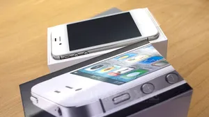 iPhone 4 alb a ajuns în România. Care e oferta