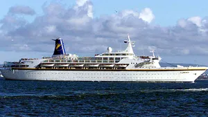 Cum să te angajezi pe un vas de croazieră şi cât poţi să câştigi?