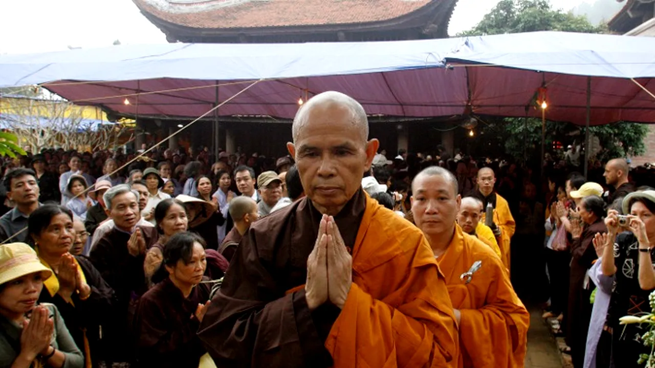 A murit călugărul vietnamez Thich Nhat Hanh, cel mai popular maestru zen din lume
