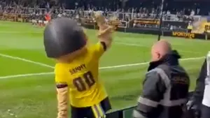 Mascota „Sammy the Saint”, beată, a fost eliminată de pe teren în timpul unui meci din FA Cup