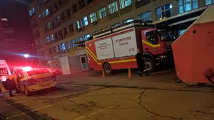 Un salon de la Terapie Intensivă de la Spitalul Sfântul Pantelimon din Capitală, evacuat din cauza fumului gros. UPDATE Mai mulţi oameni protestează în faţa spitalului