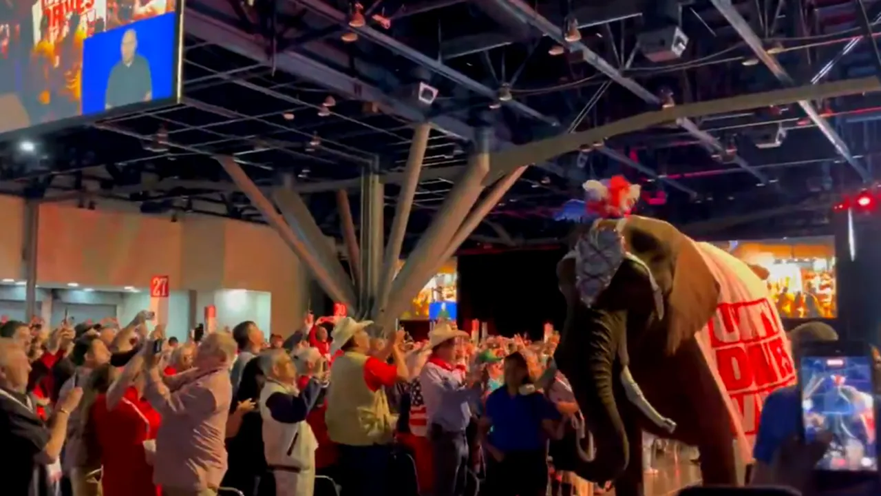 Incident la congresul Partidului Republican din Texas. Un elefant a urinat în sală și a alimentat teoria conspirației