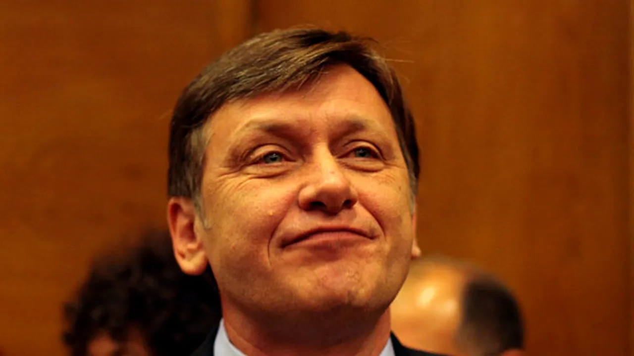 Crin Antonescu a sosit la sediul PSD