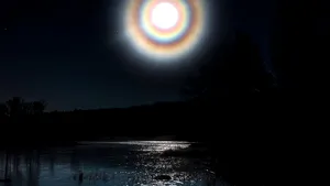 Cea mai frumoasă „corona”. Unde a fost surprins ineditul fenomen. Cerul a fost „inundat” de lumini spectaculoase 