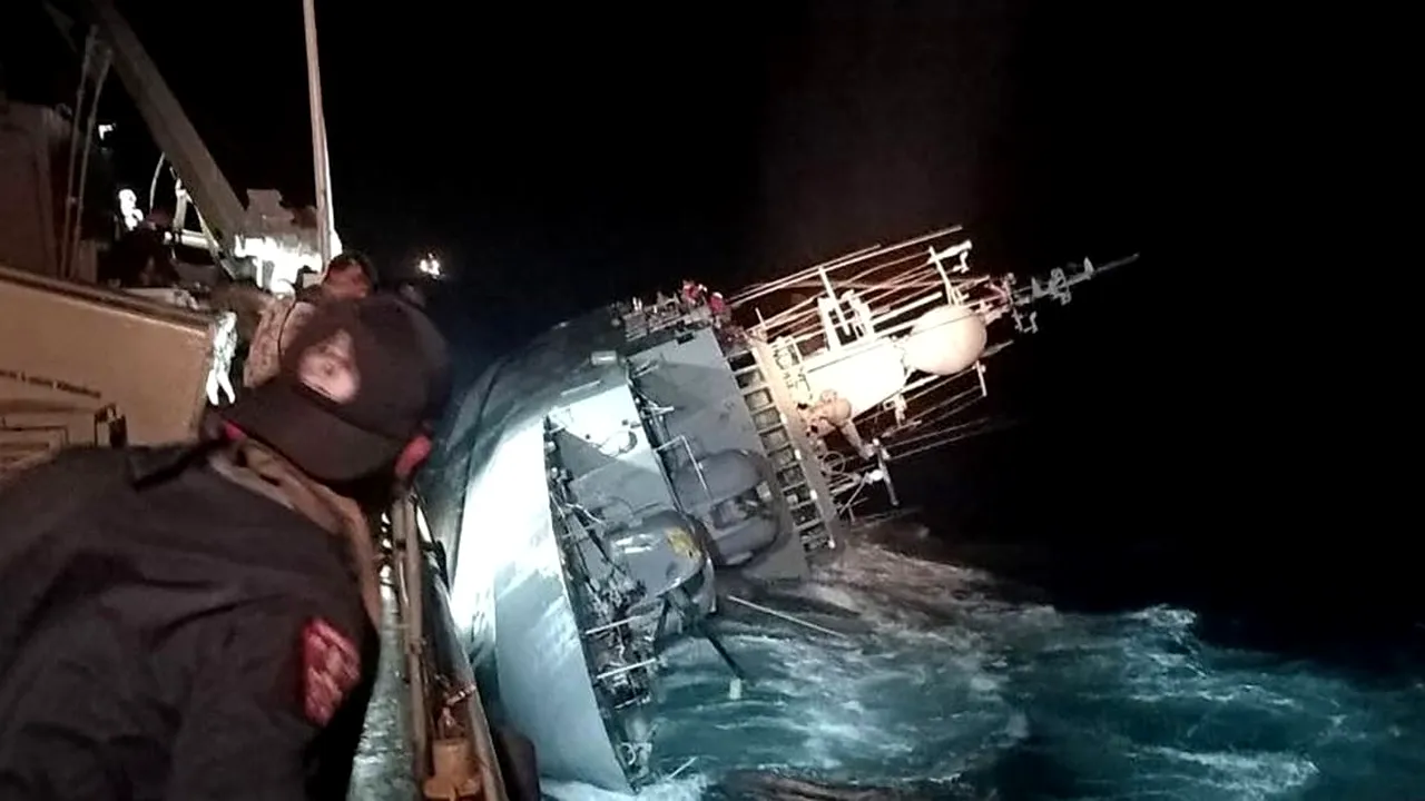 O navă de război din Thailanda s-a răsturnat, 31 de marinari sunt daţi dispăruţi