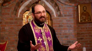 Părintele Constantin Necula: Cine vrea sa fie parlamentar trebuie să aibă pe masa câteva discursuri politice majore. Să nu îşi mai bată joc de cultura poporului român
