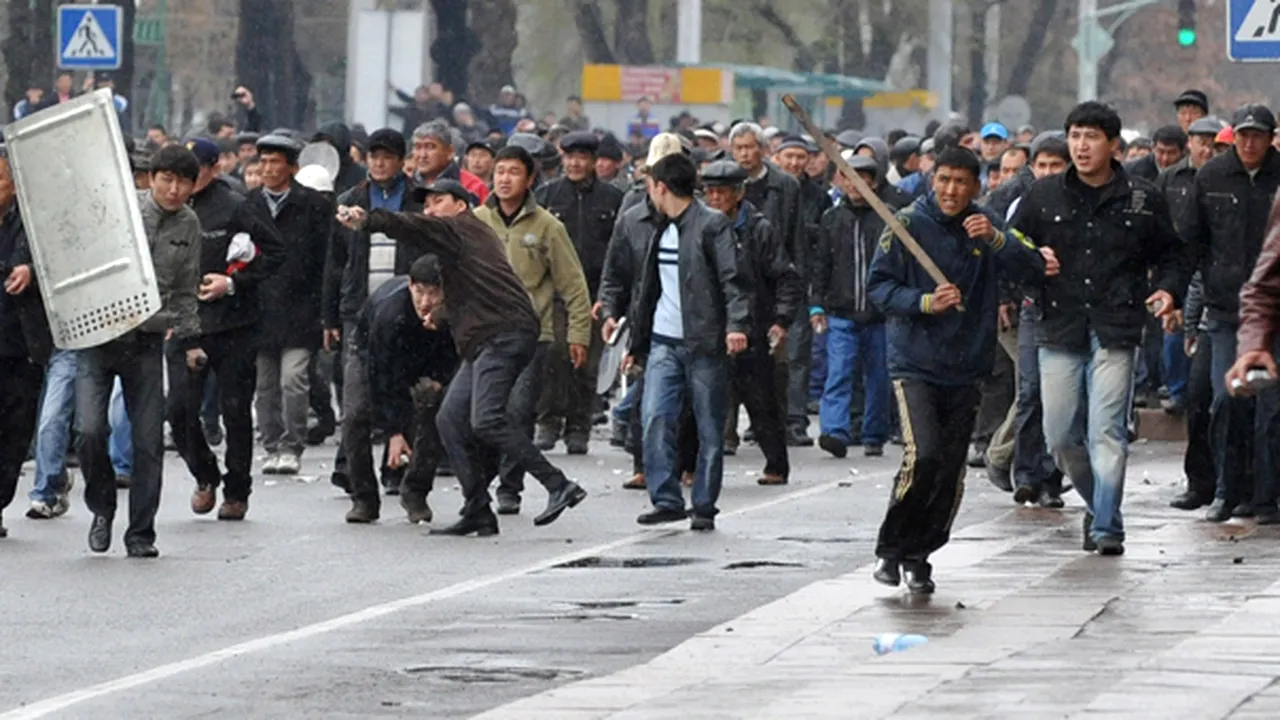 Zi de doliu în Kîrgîzstan, în urma violenţelor care au condus la înlăturarea Guvernului