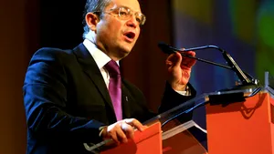 Boc: Vom suspenda pentru un an drepturile demnitarilor din CA-urile societăţilor de stat