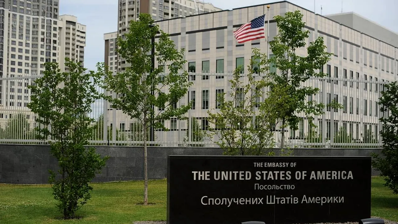 Statele Unite îi îndeamnă pe cetăţenii americani să părăsească Ucraina „acum” / Rusia pregăteşte noi atacuri
