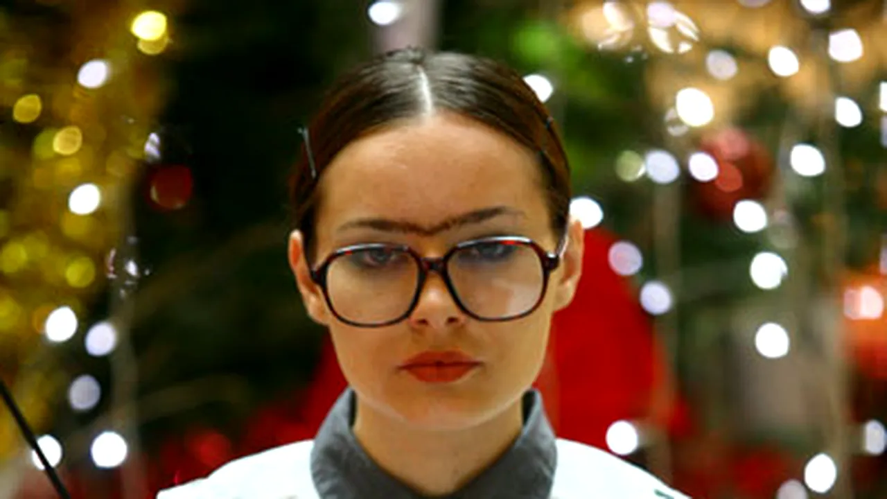 Laura Cosoi va juca rolul unei profesoare de cor în filmul 