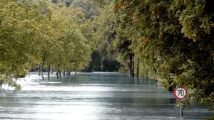 Cod portocaliu de inundaţii în apropierea litoralului şi în nordul ţării