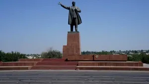 Autoritățile din Kârgâzstan au demontat cel mai înalt monument al lui Lenin din Asia Centrală