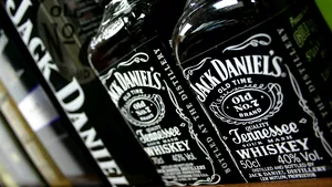 Ministerul de Interne vrea să cumpere whisky, coniac şi gin pentru poliţiştii în concediu