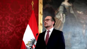 Opoziţia din Austria contestă restricţiile şi ameninţarea privind vaccinarea, denunţând 