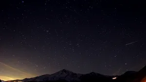 Prima ploaie de meteoriţi din 2021 va lumina cerul în weekend