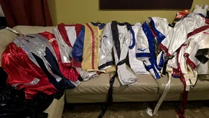 Alb și negru / Acestea au fost culorile primului echipament folosit de Lucian Bute la profesionism: 