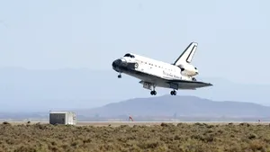 Naveta spaţială Atlantis a aterizat la baza aeriană Edwards din California