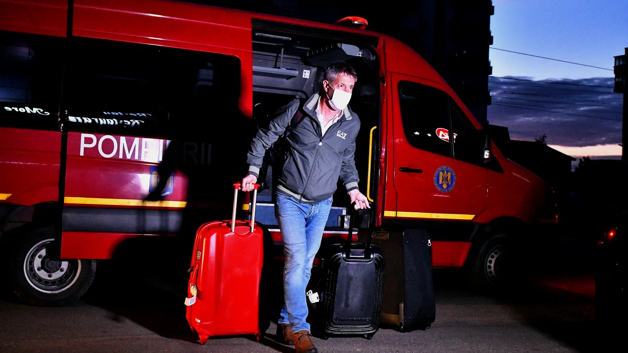 EXCLUSIV. Noul antrenor al echipei Universitatea Craiova, adus cu escortă la carantină: „Bergodi: Drumul a fost un masacru. Am schimbat cinci ambulanţe”