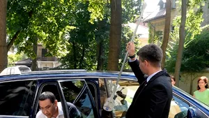 Ponta, în baston la şedinţa Coaliţiei - FOTO