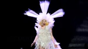 Lady Gaga s-a despărţit de iubitul ei