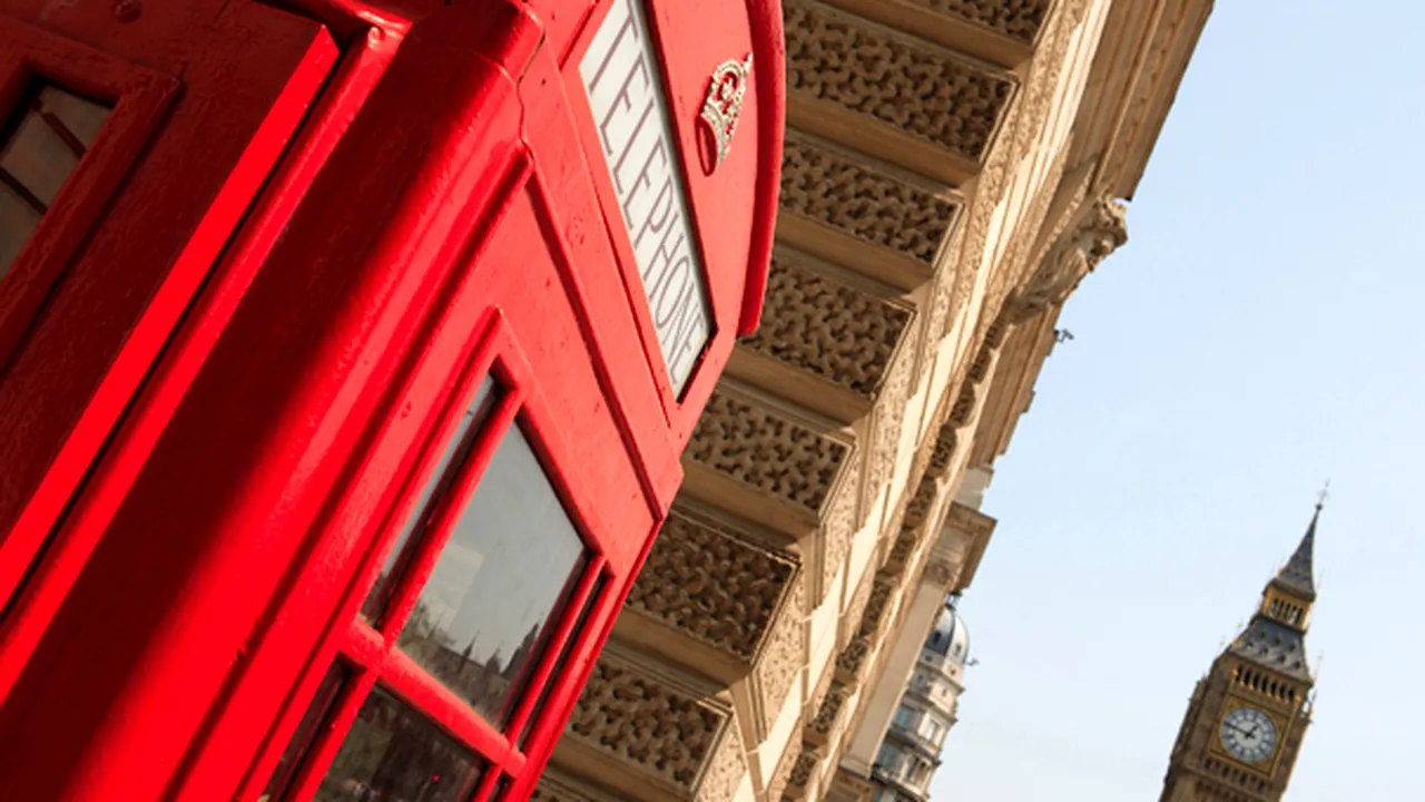 Infractori români au furat 50.000 de euro în patru luni din telefoane publice britanice
