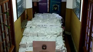Captură record: 6 tone de cocaină au fost confiscate în Uruguay. Unde încercau traficanţii de droguri să le ascundă. FOTO